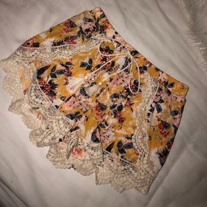 BOHO floral shorts 🌸